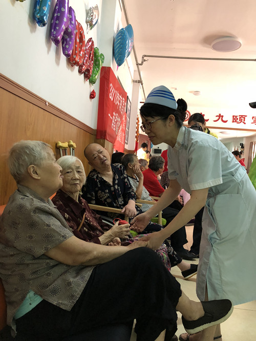 1621222748463452.jpg 胡æ•åŽåœ¨å…»è€é™¢ç…§æŠ¤è€äh1.jpg