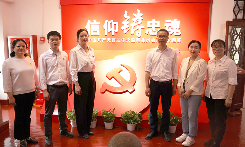 1681980527114455.jpg 医院U检q部参观“信仰铸忠魂专题展?jpg