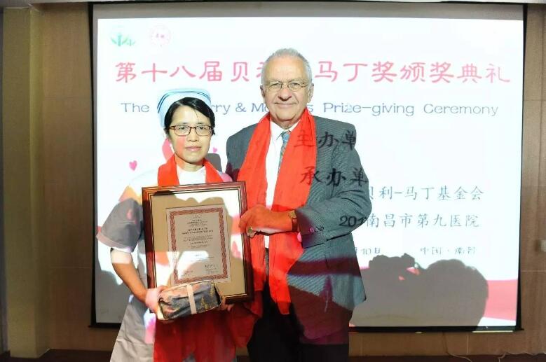 1630919364868510.jpg 胡敏华与马丁合媄(jing).jpg